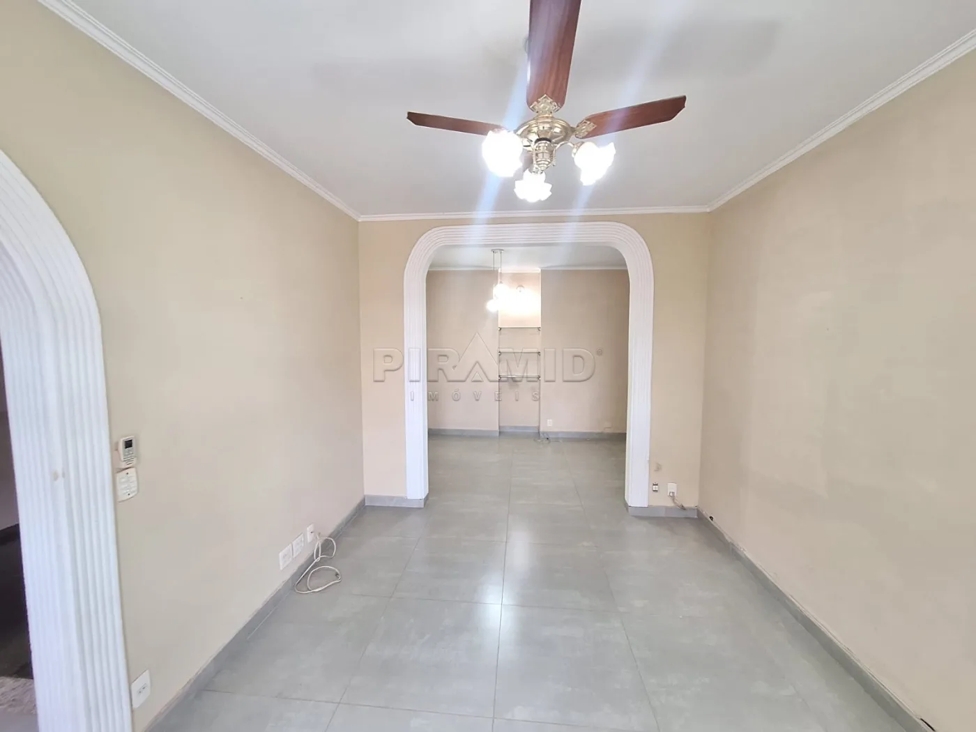 Alugar Apartamento / Padr&atilde;o em Ribeir&atilde;o Preto R$ 2.000,00 - Foto 1