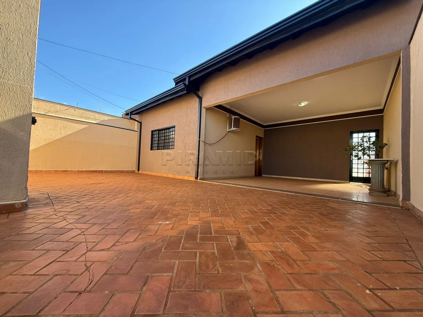 Alugar Casa / Padr&atilde;o em Ribeir&atilde;o Preto R$ 3.100,00 - Foto 1