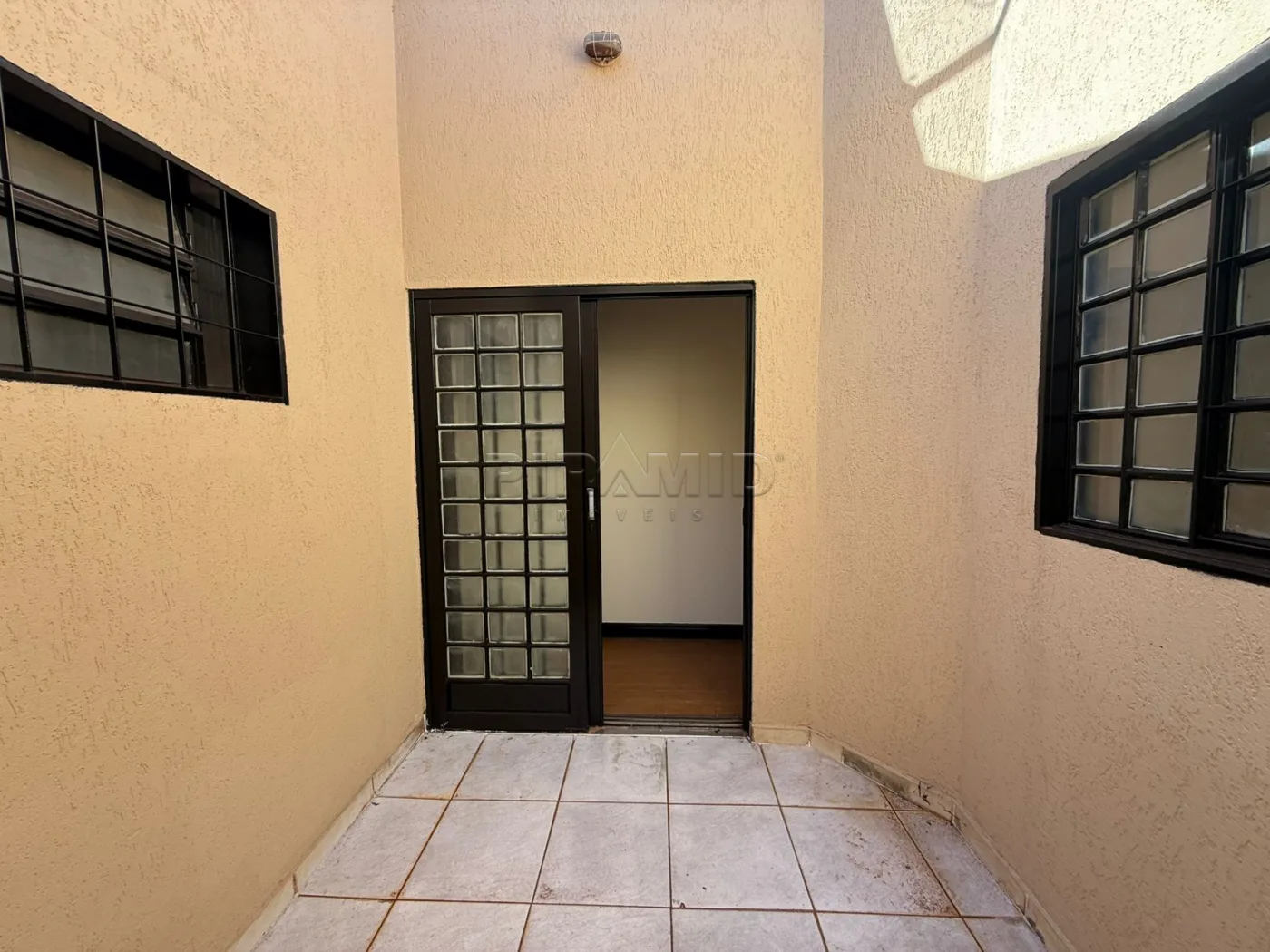 Alugar Casa / Padr&atilde;o em Ribeir&atilde;o Preto R$ 3.100,00 - Foto 14