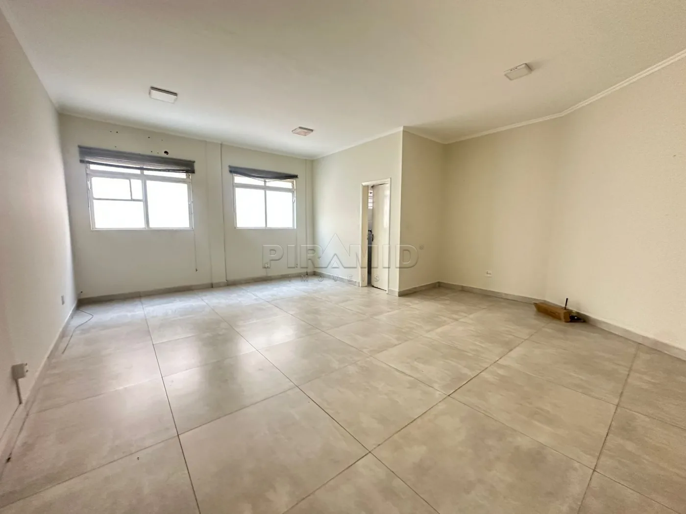 Alugar Comercial / Sala em Ribeir&atilde;o Preto R$ 1.500,00 - Foto 2