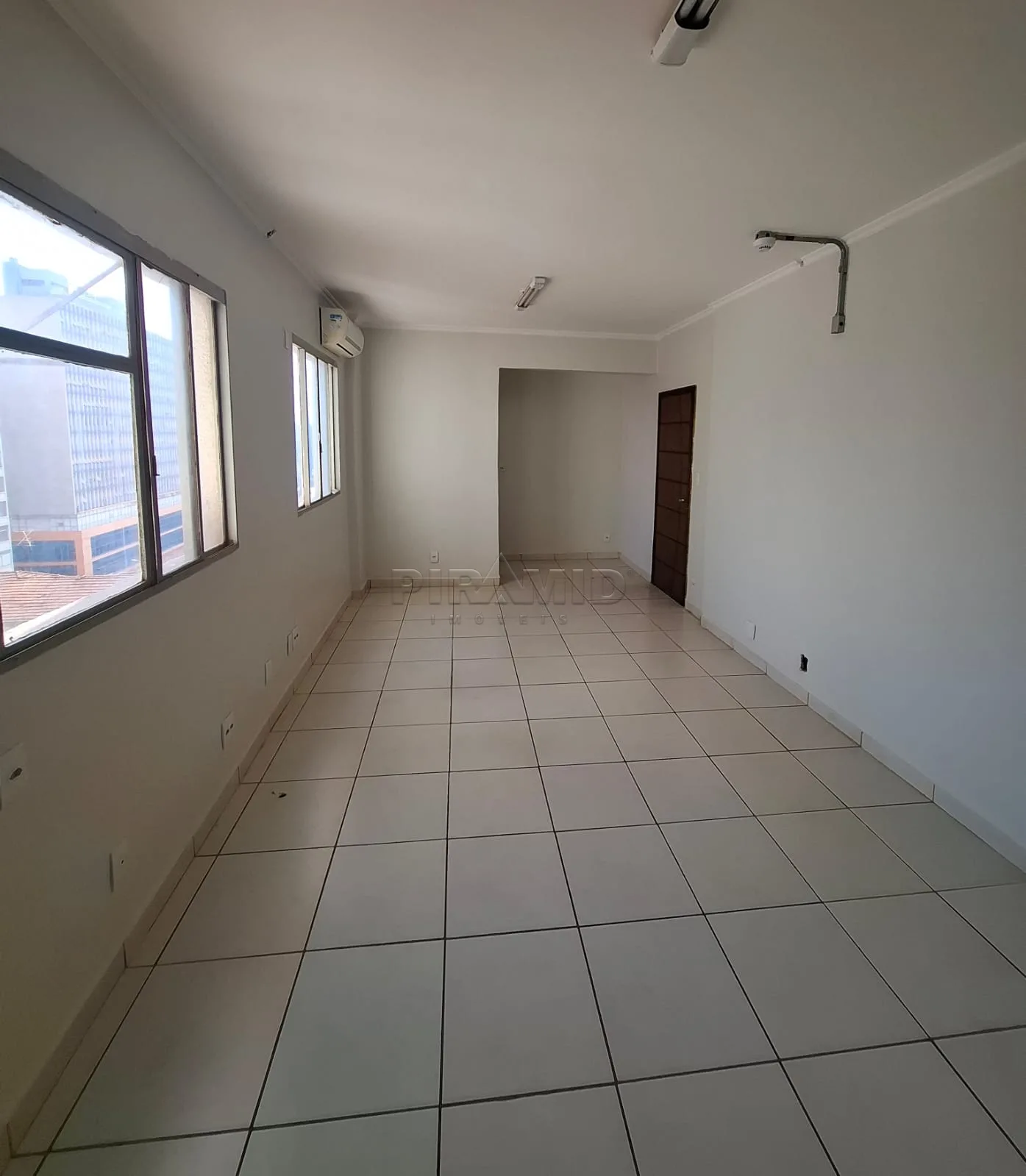 Alugar Comercial / Sala em Ribeir&atilde;o Preto R$ 1.400,00 - Foto 1