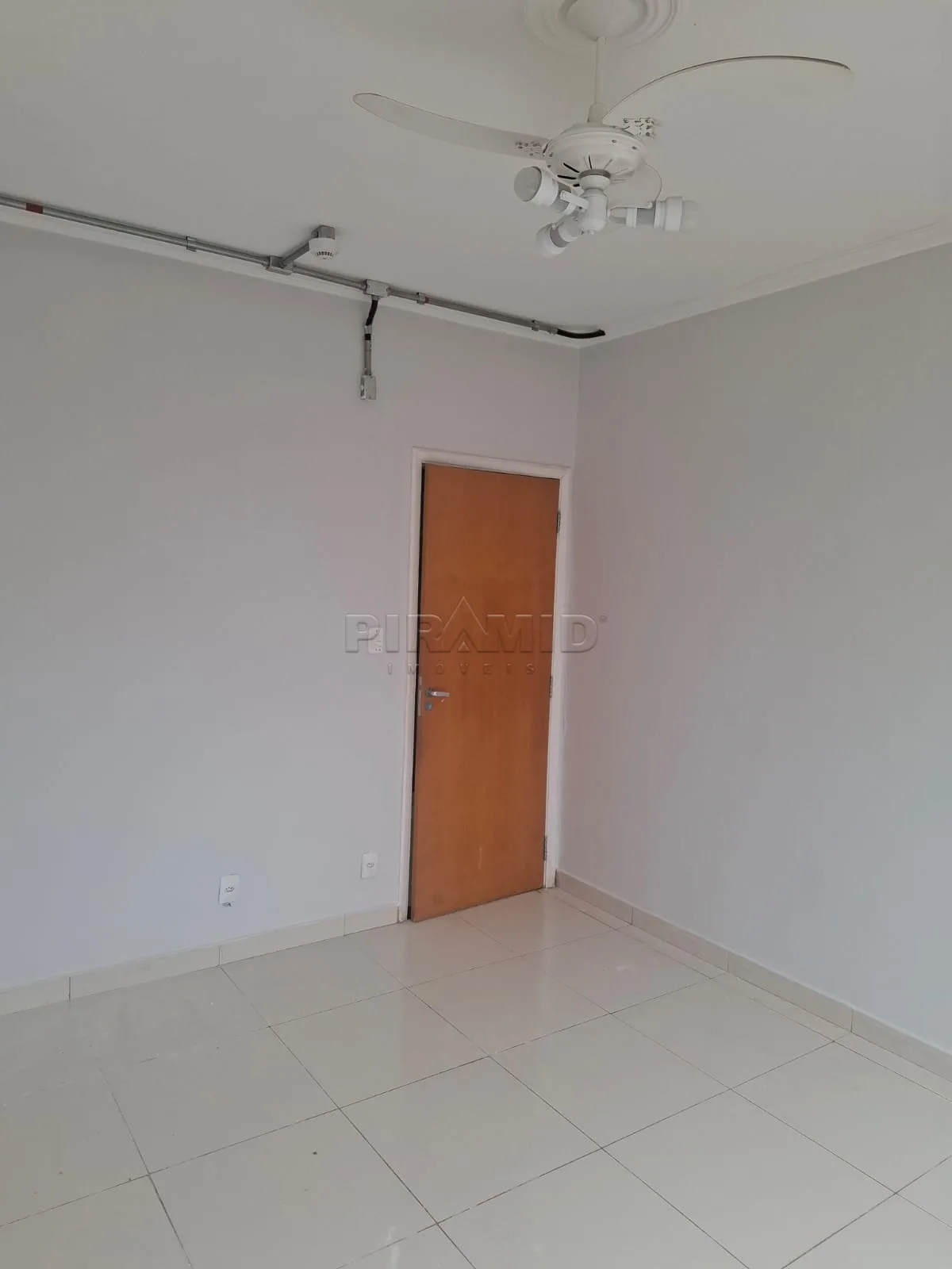 Alugar Comercial / Sala em Ribeir&atilde;o Preto R$ 1.400,00 - Foto 4