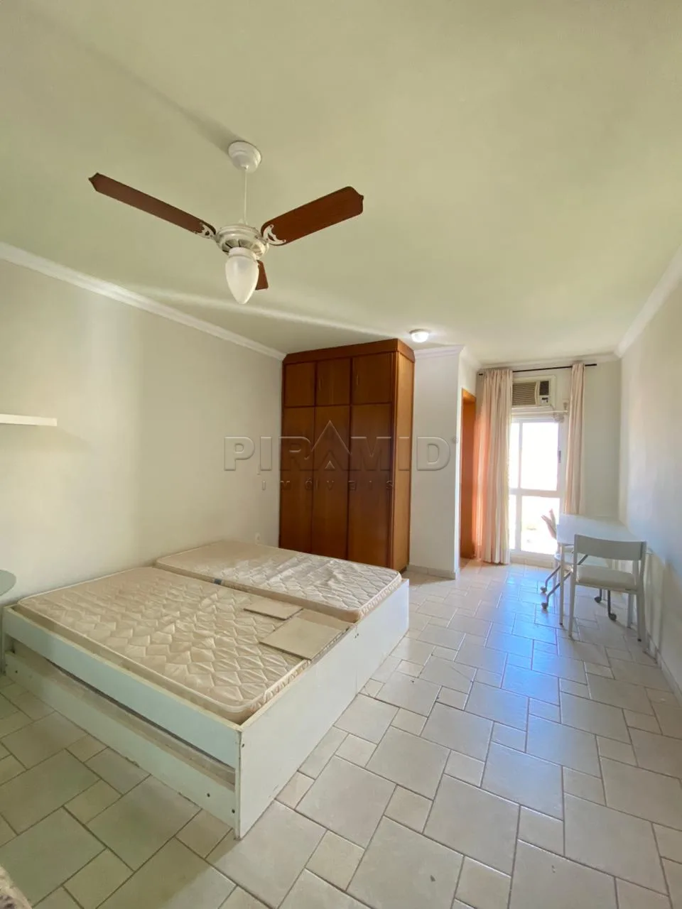 Alugar Apartamento / Padr&atilde;o em Ribeir&atilde;o Preto R$ 1.300,00 - Foto 1