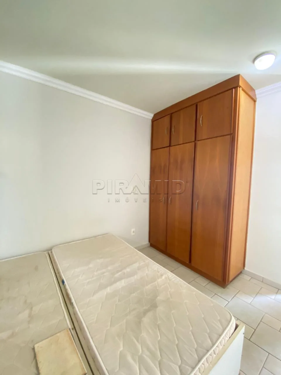 Alugar Apartamento / Padr&atilde;o em Ribeir&atilde;o Preto R$ 1.300,00 - Foto 2