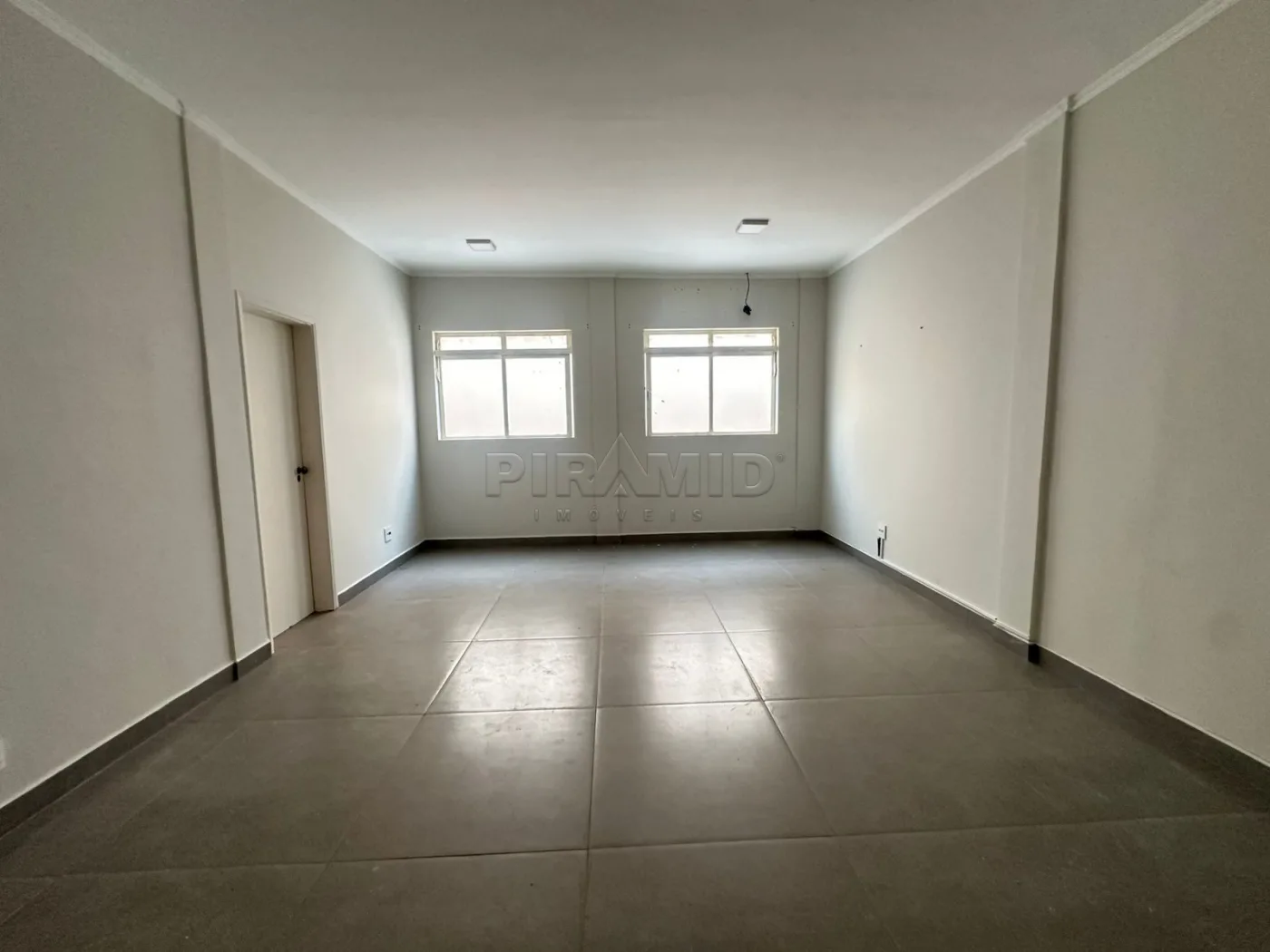 Alugar Comercial / Sala em Ribeir&atilde;o Preto R$ 1.500,00 - Foto 1