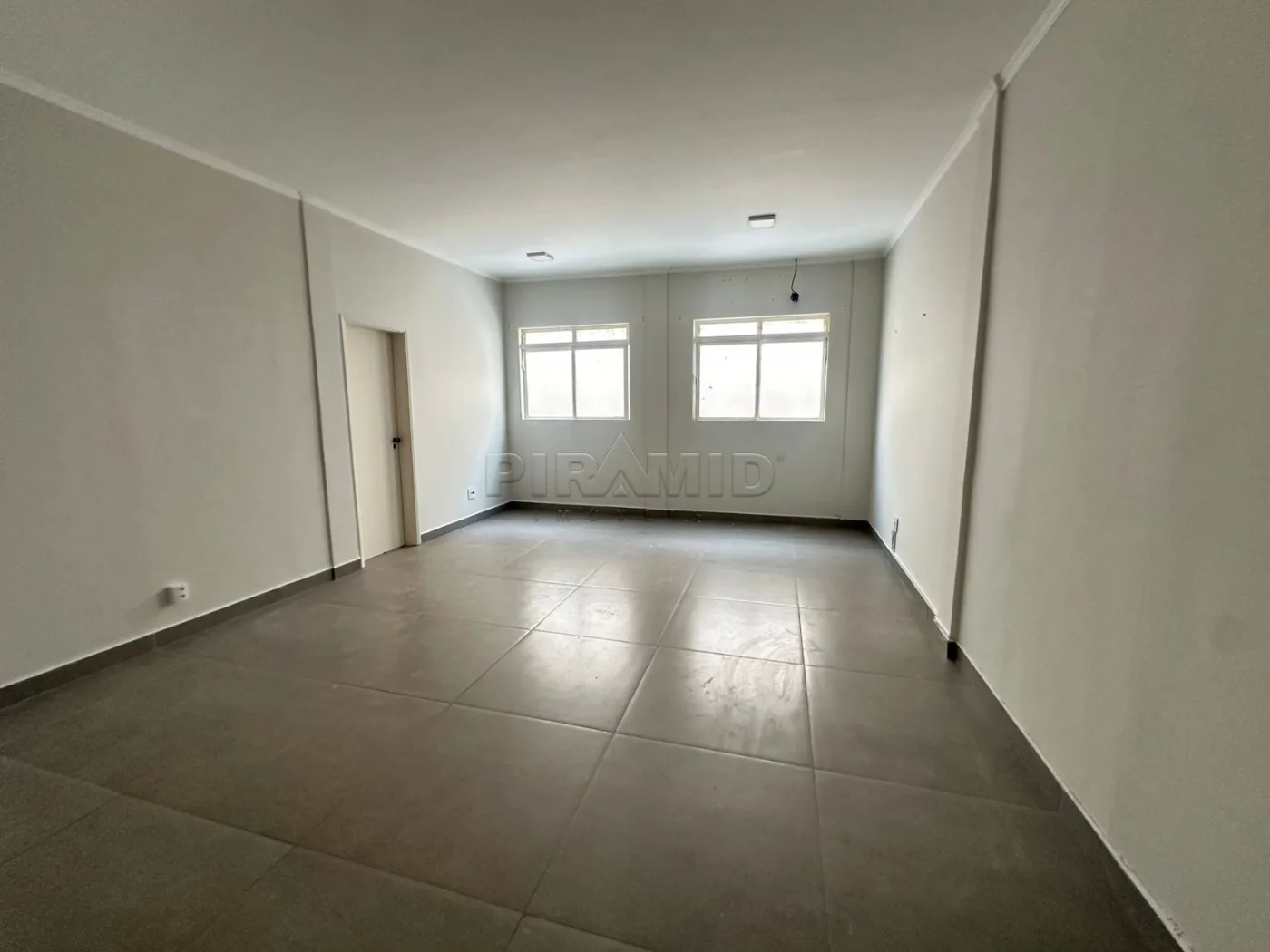 Alugar Comercial / Sala em Ribeir&atilde;o Preto R$ 1.500,00 - Foto 2