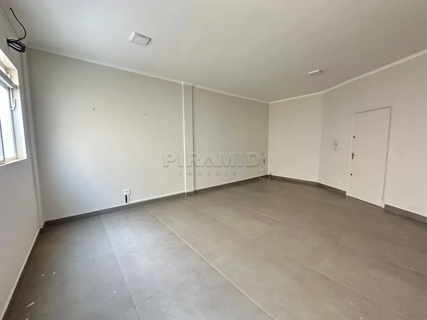 Alugar Comercial / Sala em Ribeir&atilde;o Preto R$ 1.500,00 - Foto 4