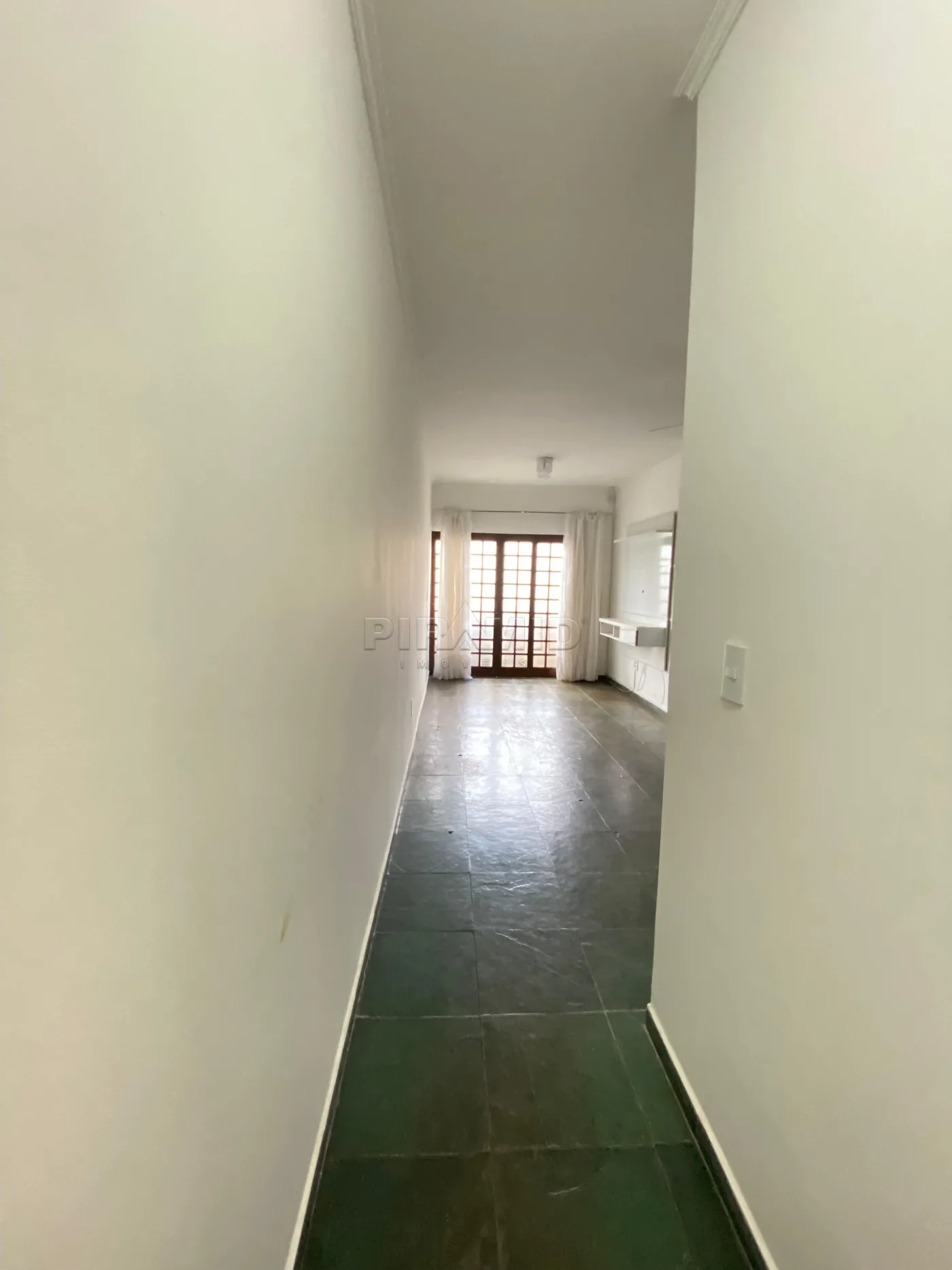 Alugar Apartamento / Padr&atilde;o em Ribeir&atilde;o Preto R$ 1.600,00 - Foto 2