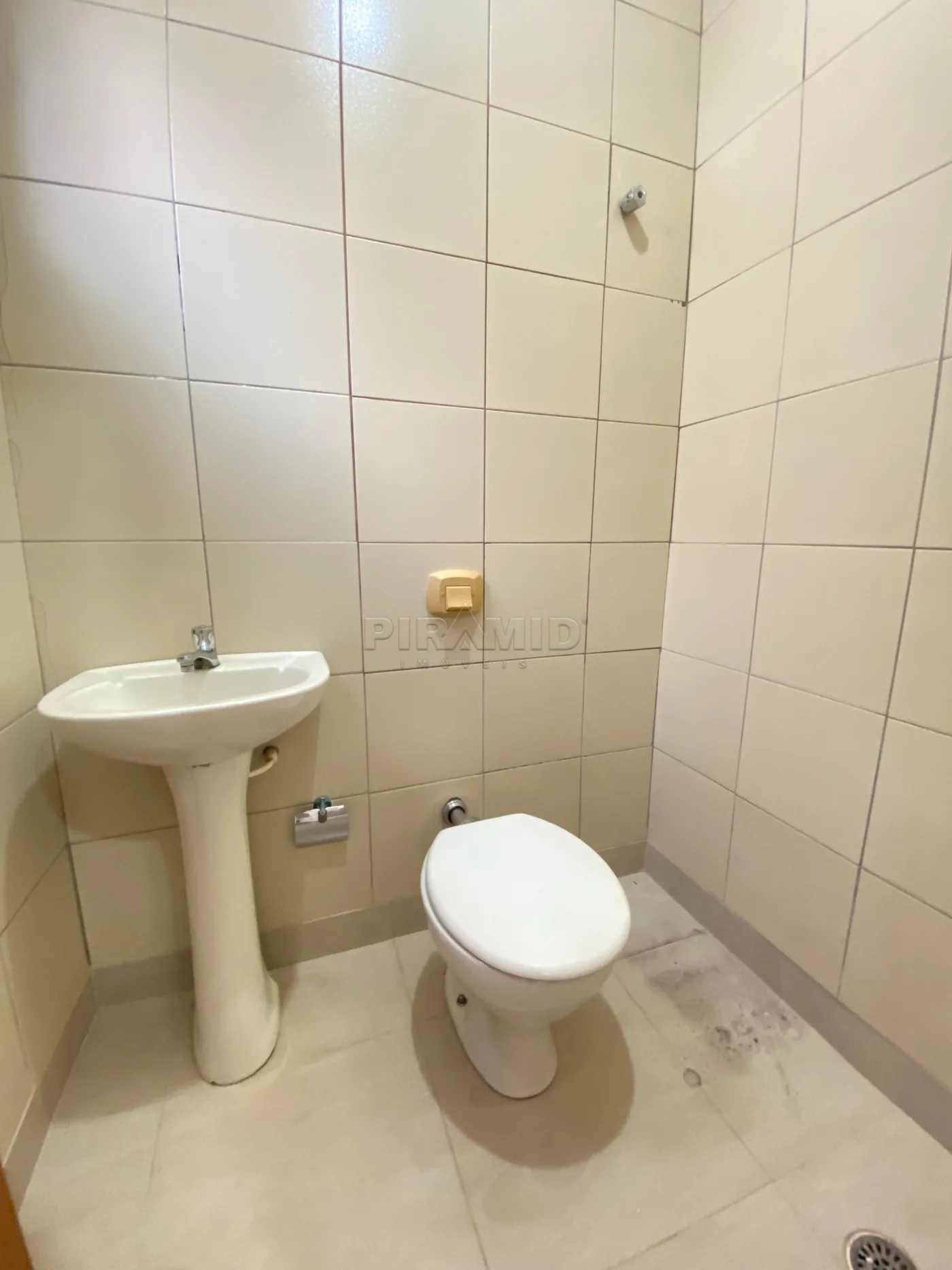 Alugar Apartamento / Padr&atilde;o em Ribeir&atilde;o Preto R$ 1.600,00 - Foto 15