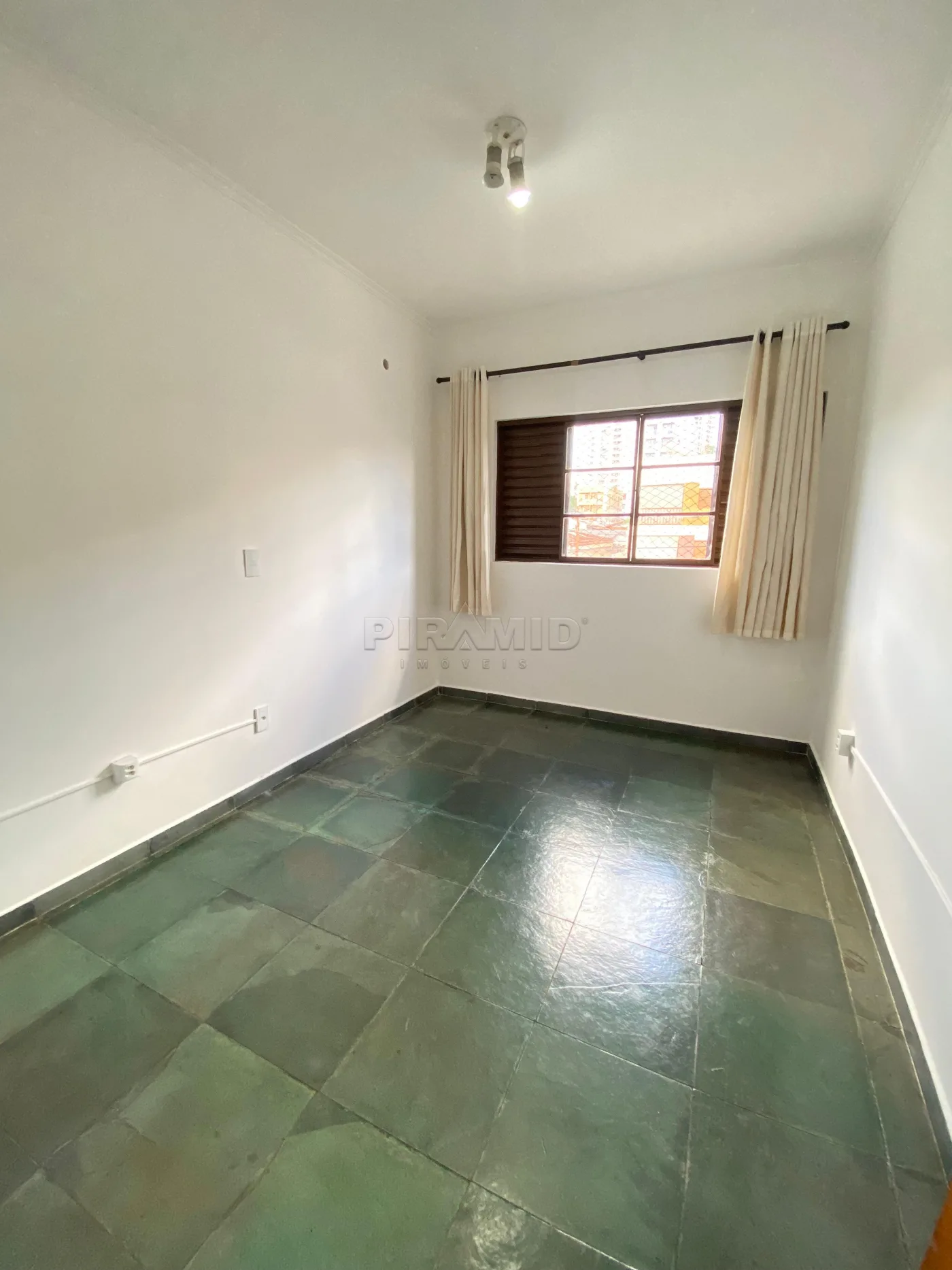 Alugar Apartamento / Padr&atilde;o em Ribeir&atilde;o Preto R$ 1.600,00 - Foto 5