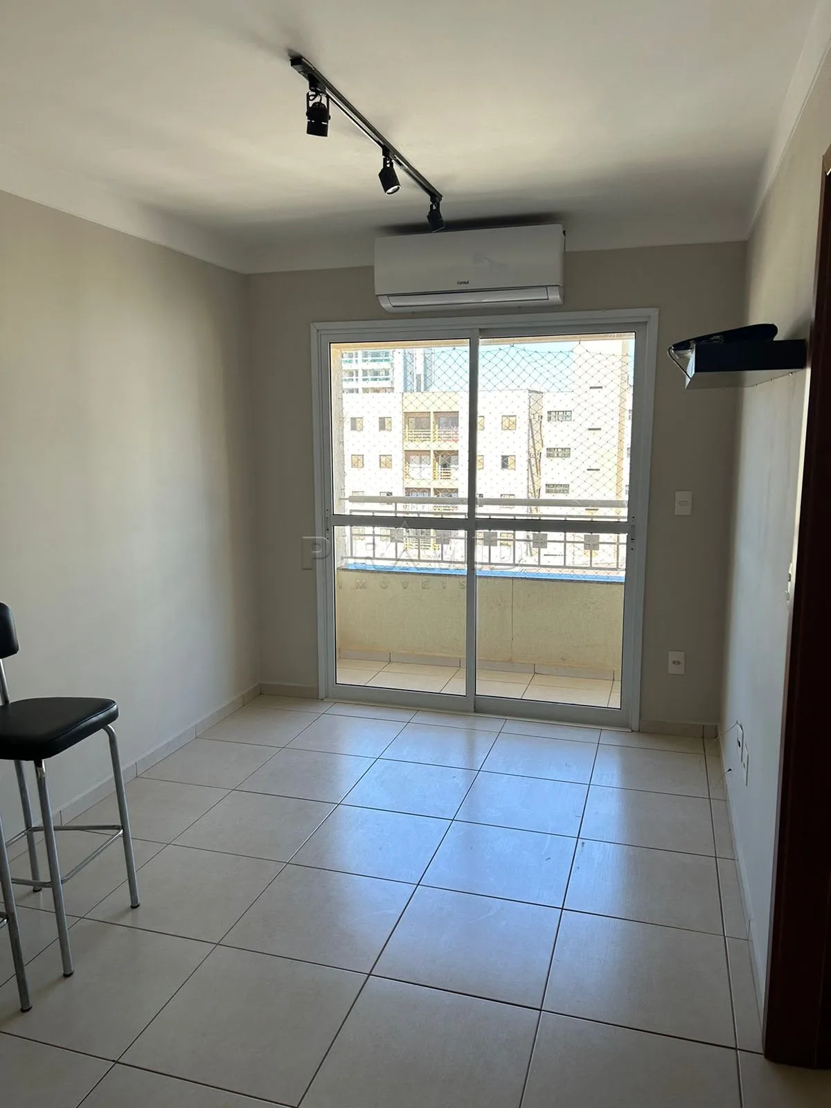 Alugar Apartamento / Padr&atilde;o em Ribeir&atilde;o Preto R$ 1.800,00 - Foto 1
