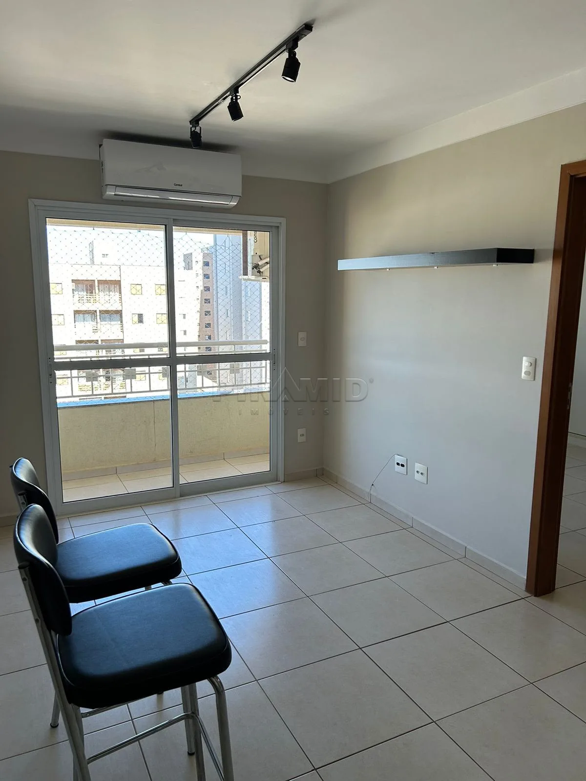 Alugar Apartamento / Padr&atilde;o em Ribeir&atilde;o Preto R$ 1.800,00 - Foto 2