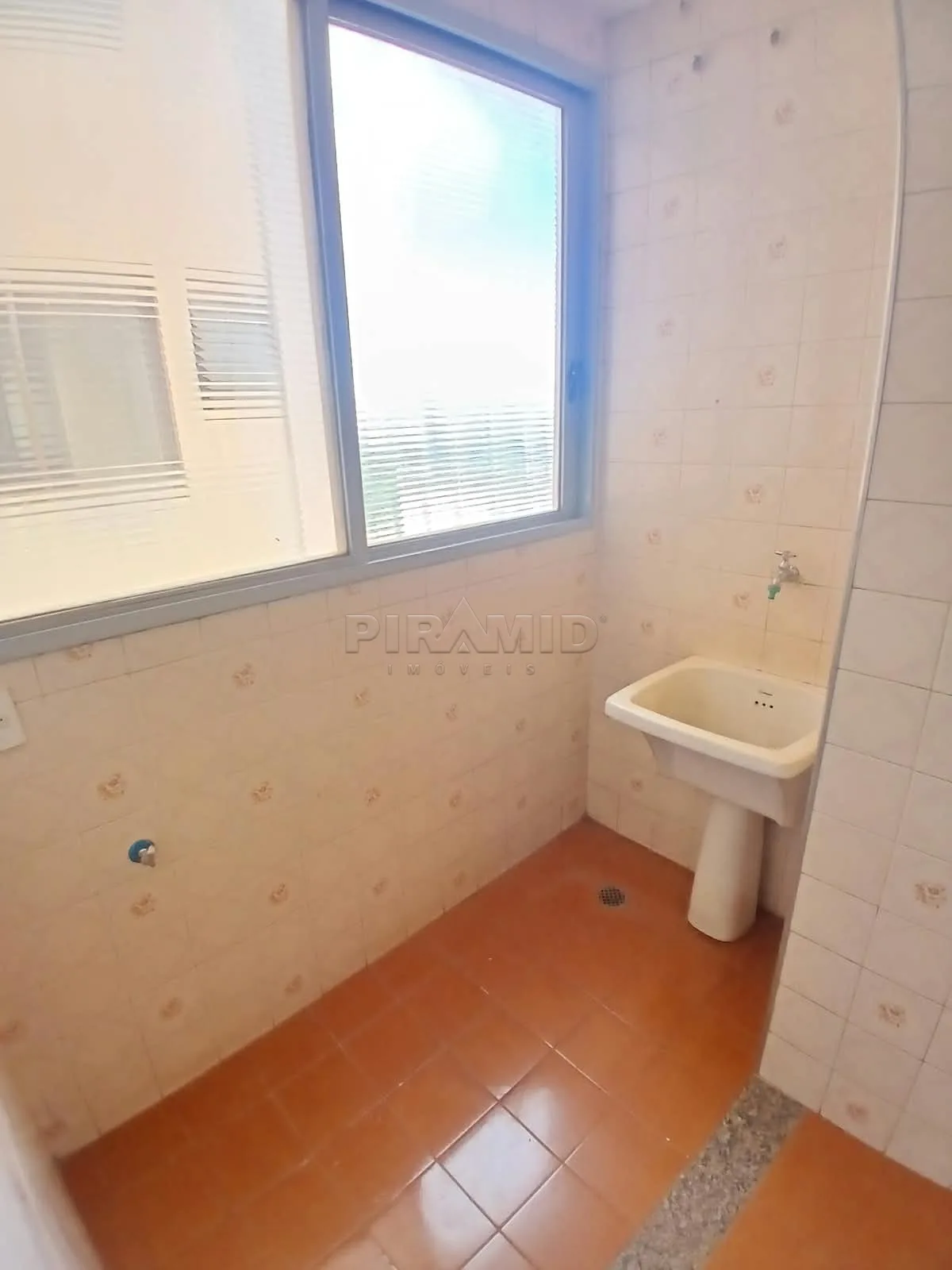 Alugar Apartamento / Padr&atilde;o em Ribeir&atilde;o Preto R$ 950,00 - Foto 14