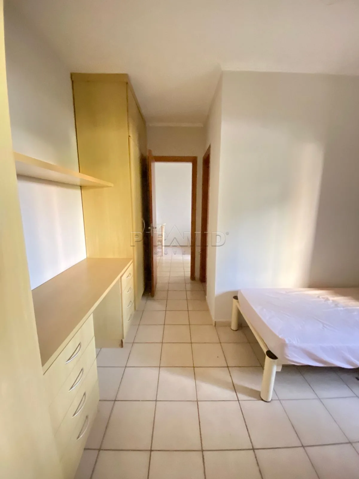 Alugar Apartamento / Padr&atilde;o em Ribeir&atilde;o Preto R$ 1.400,00 - Foto 4