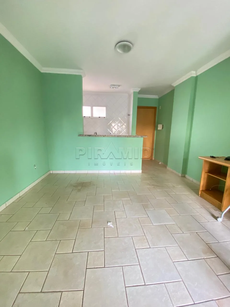 Alugar Apartamento / Padr&atilde;o em Ribeir&atilde;o Preto R$ 1.000,00 - Foto 1