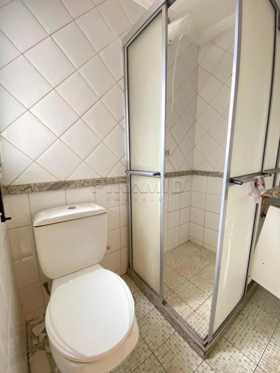 Alugar Apartamento / Padr&atilde;o em Ribeir&atilde;o Preto R$ 1.000,00 - Foto 4