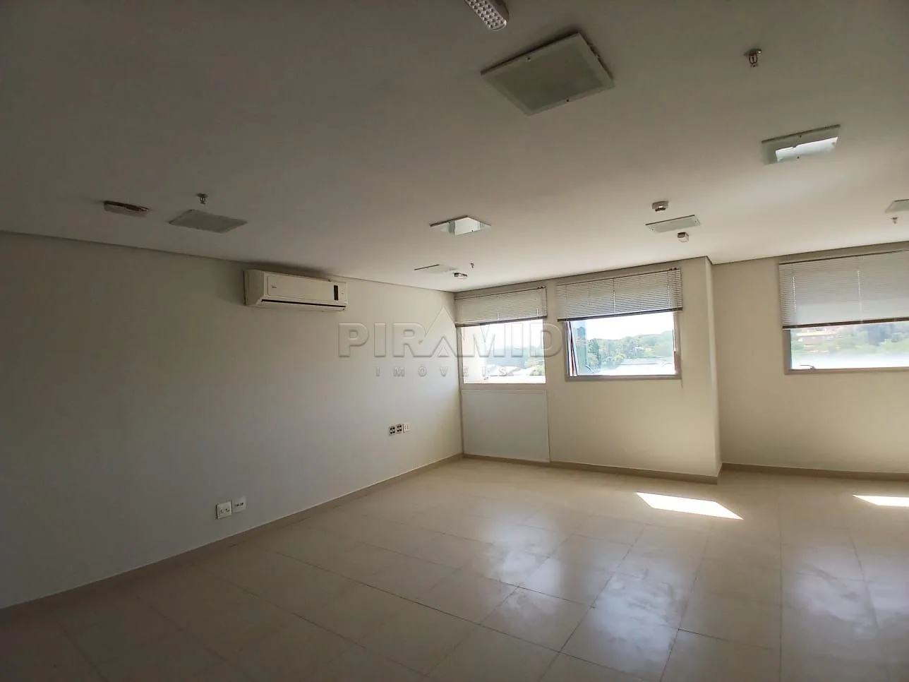 Alugar Comercial / Sala em Ribeir&atilde;o Preto R$ 2.000,00 - Foto 1