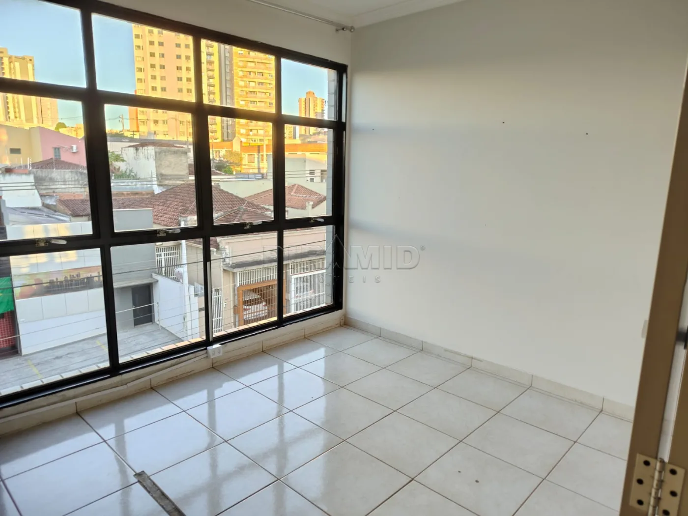 Alugar Comercial / Sala em Ribeir&atilde;o Preto R$ 1.400,00 - Foto 1