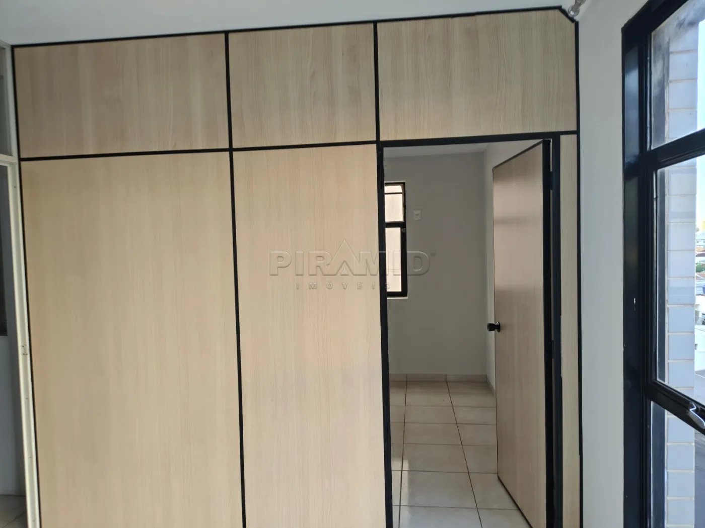 Alugar Comercial / Sala em Ribeir&atilde;o Preto R$ 1.400,00 - Foto 3