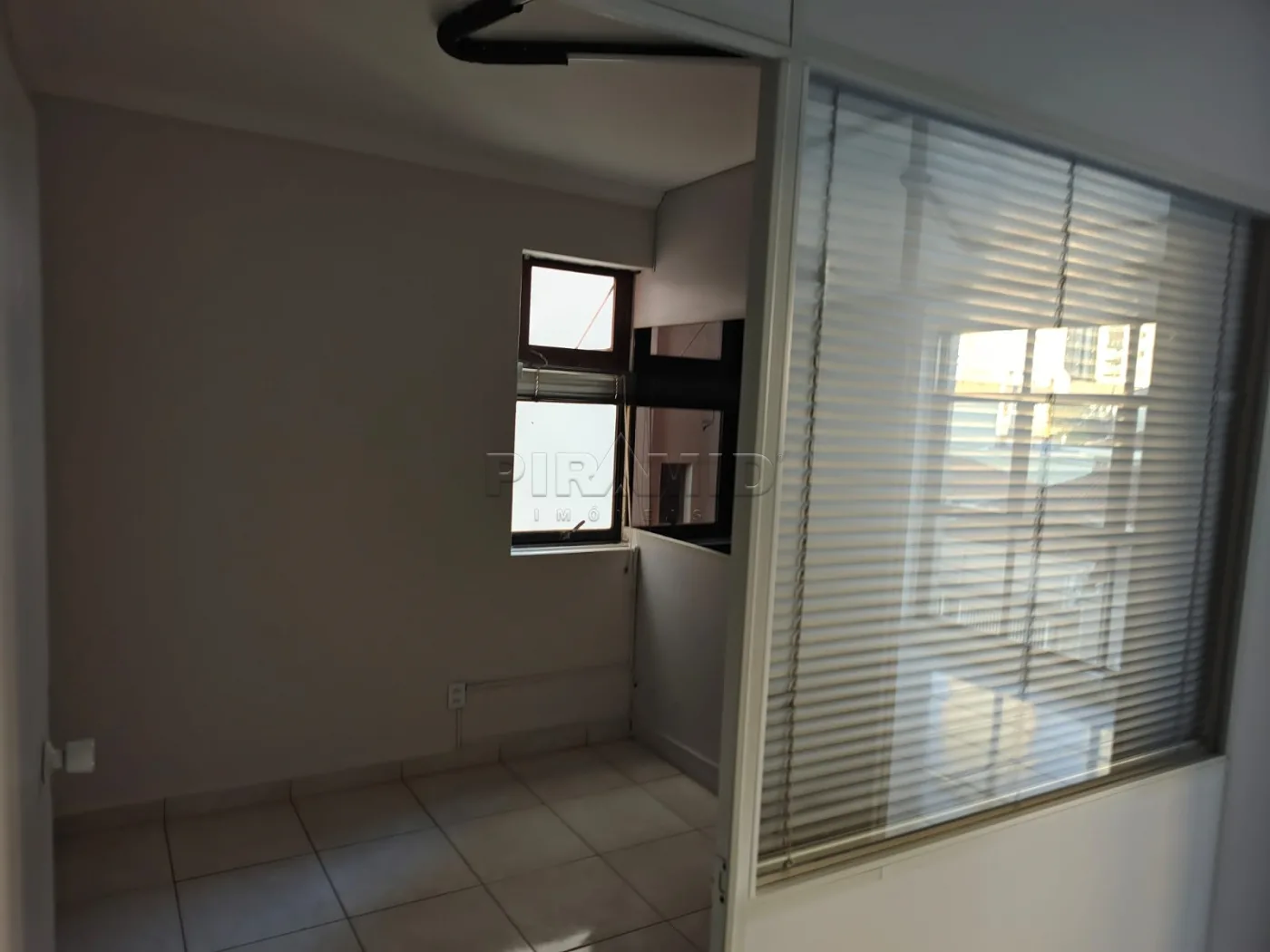 Alugar Comercial / Sala em Ribeir&atilde;o Preto R$ 1.400,00 - Foto 4