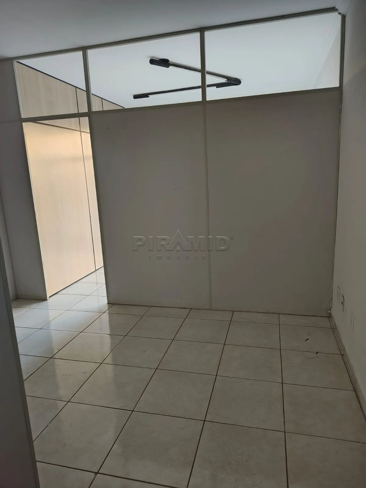 Alugar Comercial / Sala em Ribeir&atilde;o Preto R$ 1.400,00 - Foto 7
