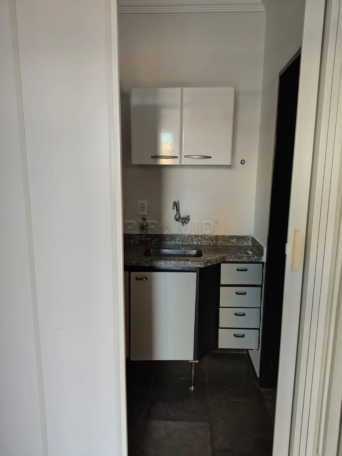 Alugar Comercial / Sala em Ribeir&atilde;o Preto R$ 1.400,00 - Foto 12