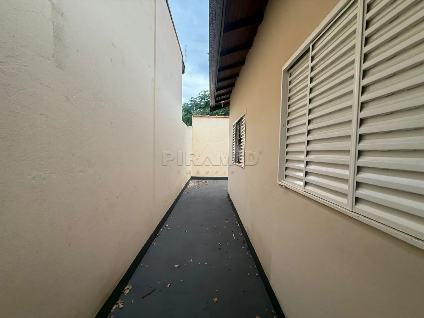 Alugar Casa / Padr&atilde;o em Ribeir&atilde;o Preto R$ 1.750,00 - Foto 2