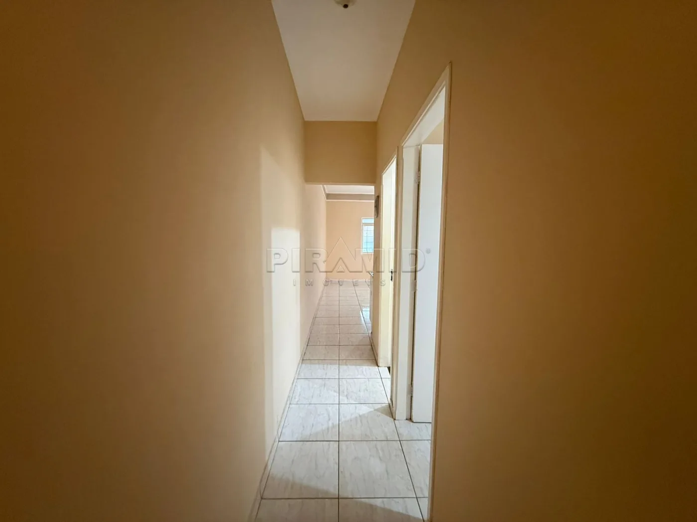Alugar Casa / Padr&atilde;o em Ribeir&atilde;o Preto R$ 1.750,00 - Foto 5