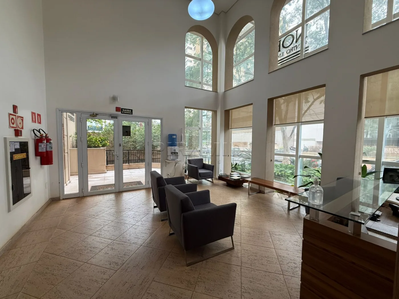 Alugar Comercial / Sala em Ribeir&atilde;o Preto R$ 2.100,00 - Foto 1