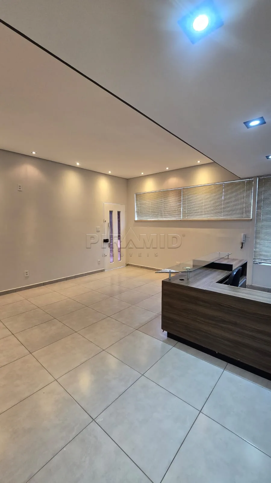 Alugar Comercial / Casa em Ribeir&atilde;o Preto R$ 10.000,00 - Foto 2