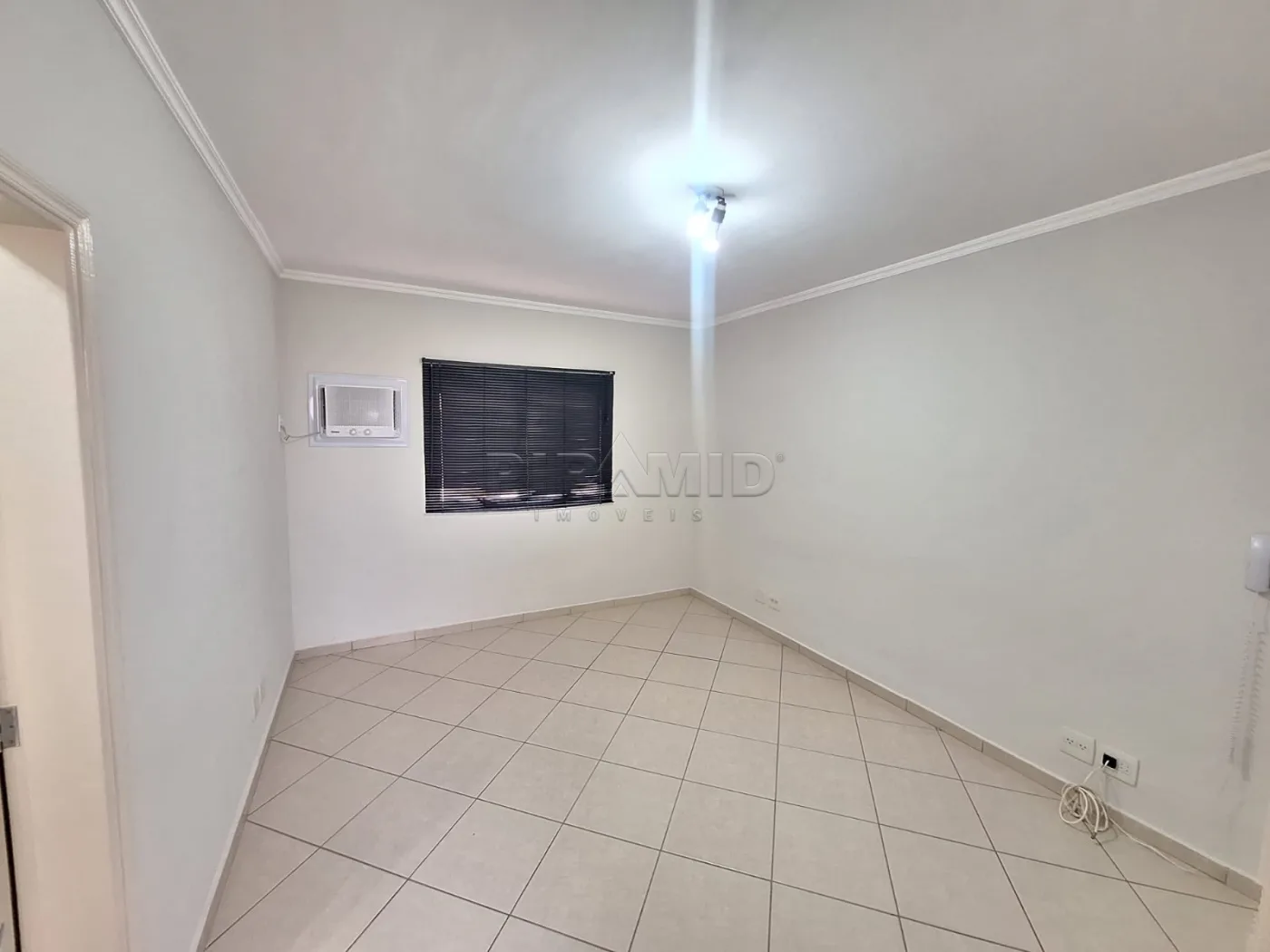 Alugar Comercial / Sala em Ribeir&atilde;o Preto R$ 750,00 - Foto 1