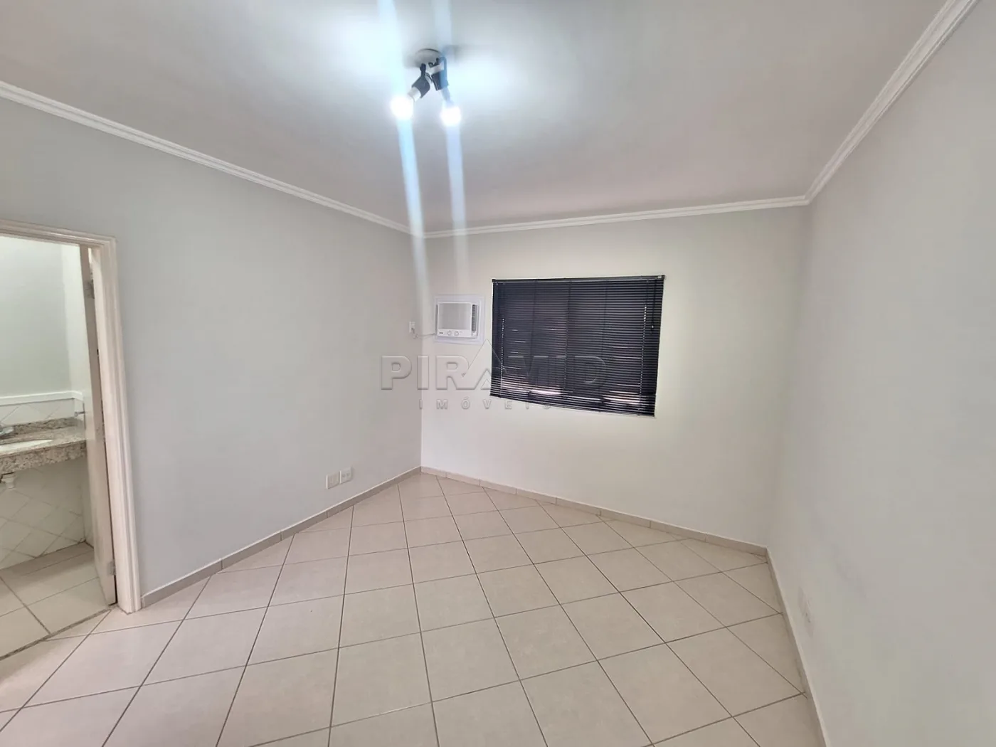 Alugar Comercial / Sala em Ribeir&atilde;o Preto R$ 750,00 - Foto 2