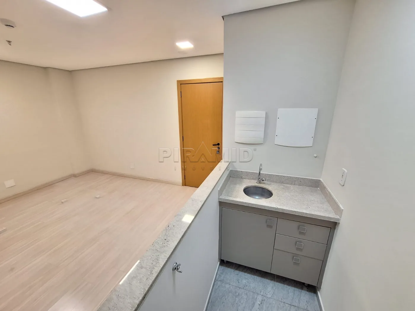 Alugar Comercial / Sala em Ribeir&atilde;o Preto R$ 2.300,00 - Foto 6