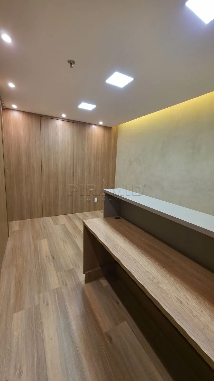 Alugar Comercial / Sala em Ribeir&atilde;o Preto R$ 1.800,00 - Foto 3