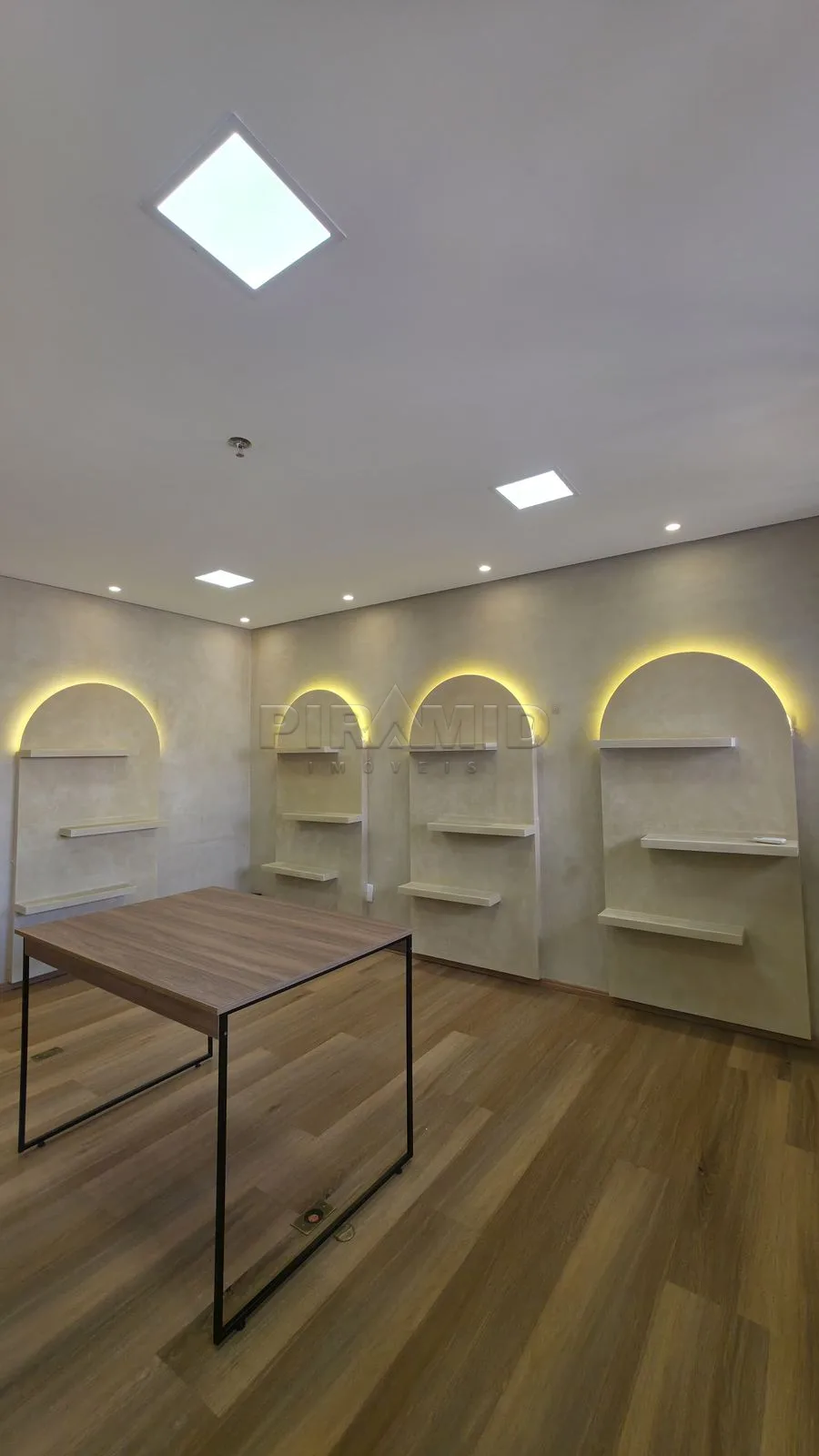 Alugar Comercial / Sala em Ribeir&atilde;o Preto R$ 1.800,00 - Foto 6