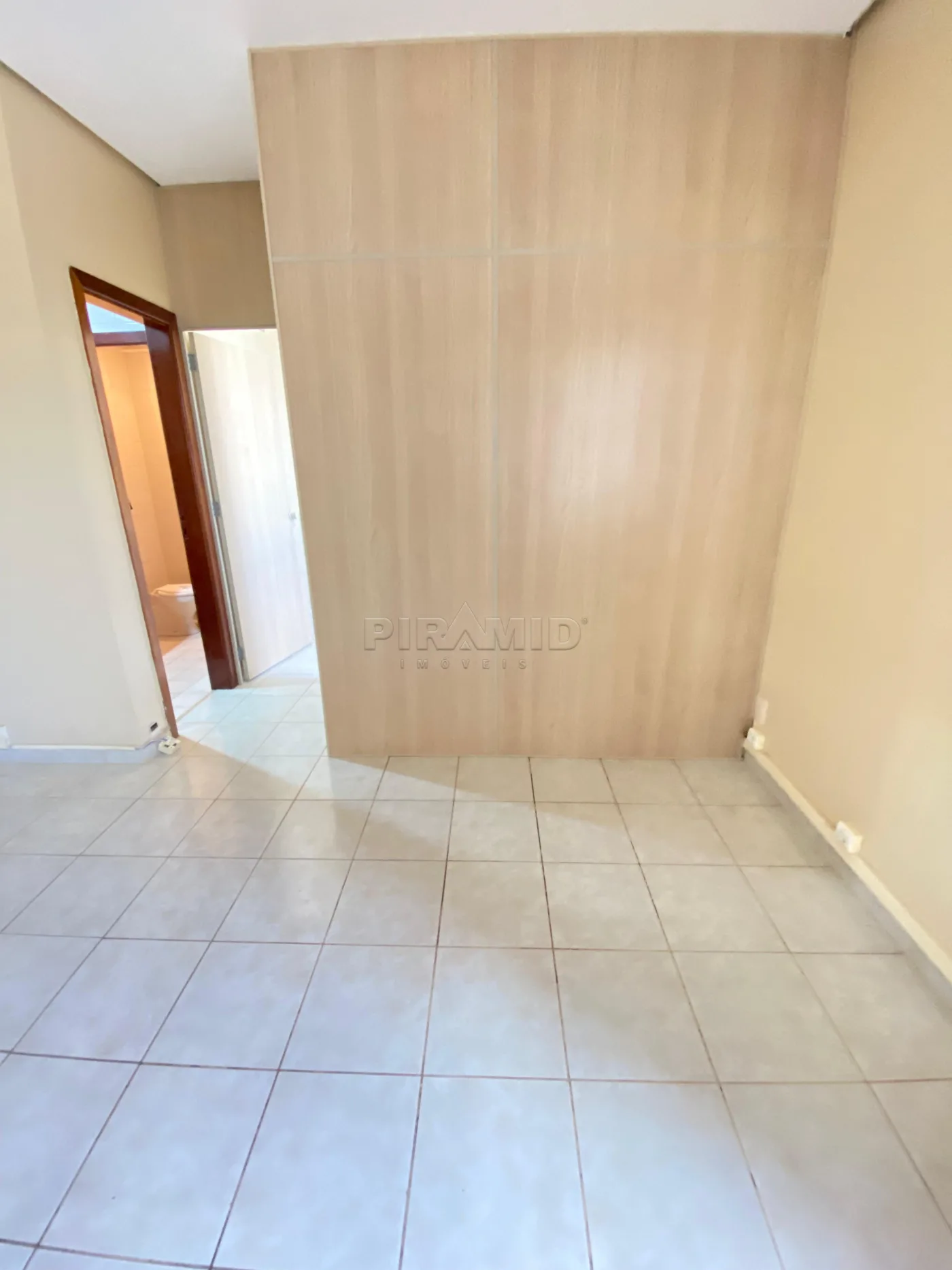 Alugar Comercial / Sala em Ribeir&atilde;o Preto R$ 1.500,00 - Foto 4