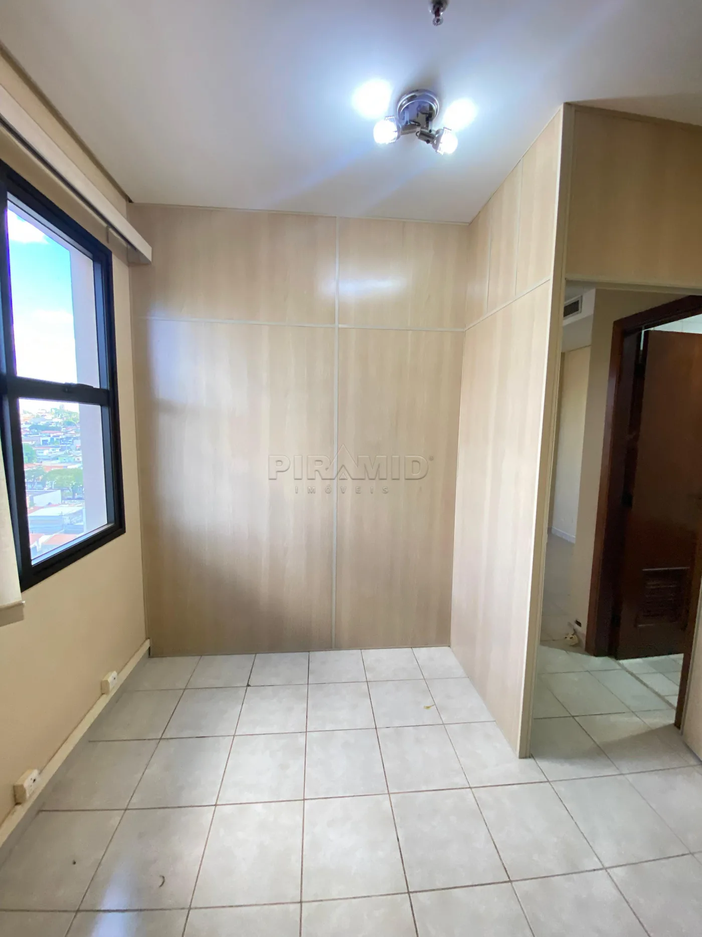 Alugar Comercial / Sala em Ribeir&atilde;o Preto R$ 1.500,00 - Foto 5