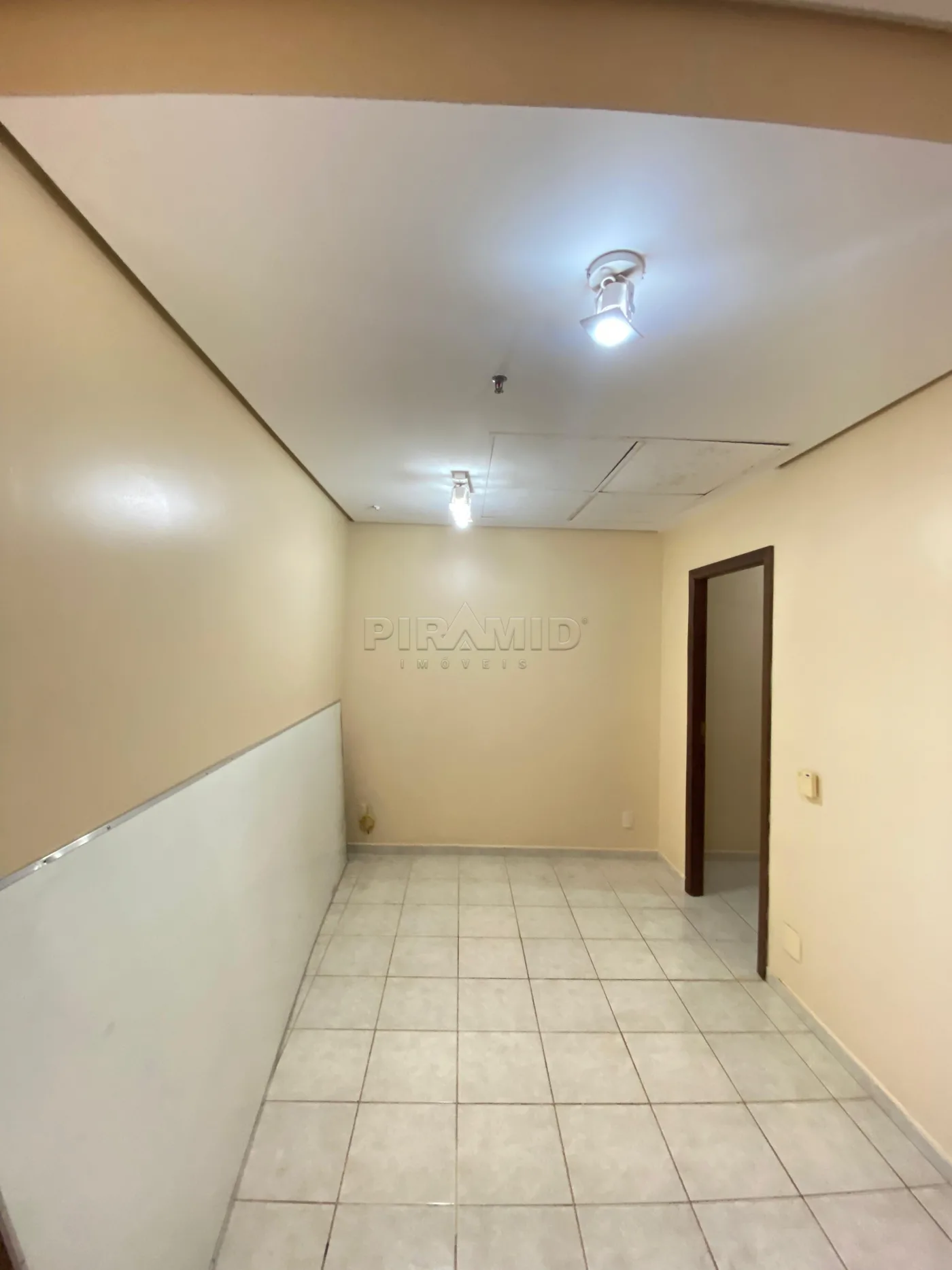 Alugar Comercial / Sala em Ribeir&atilde;o Preto R$ 1.500,00 - Foto 11