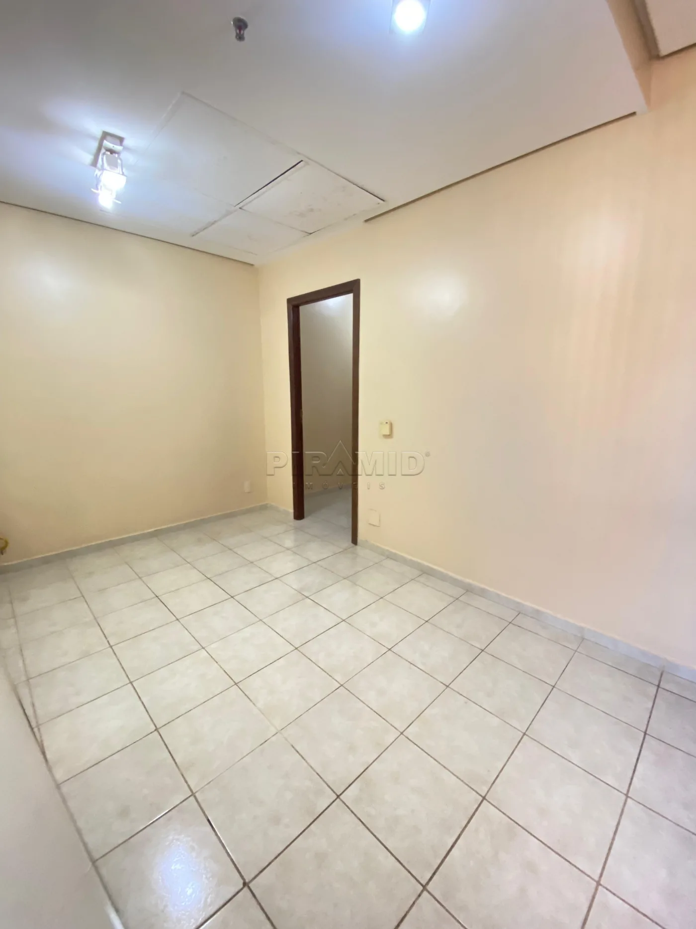 Alugar Comercial / Sala em Ribeir&atilde;o Preto R$ 1.500,00 - Foto 13