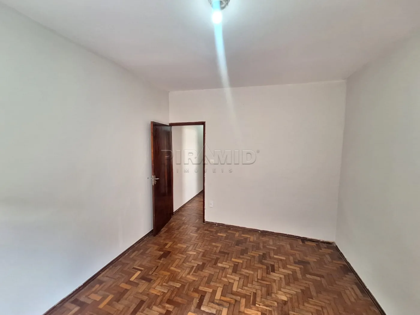Alugar Casa / Padr&atilde;o em Ribeir&atilde;o Preto R$ 1.300,00 - Foto 9