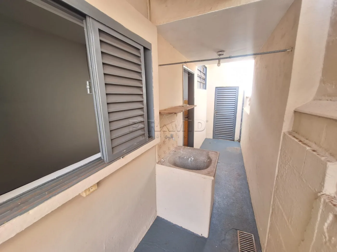 Alugar Casa / Padr&atilde;o em Ribeir&atilde;o Preto R$ 1.300,00 - Foto 12