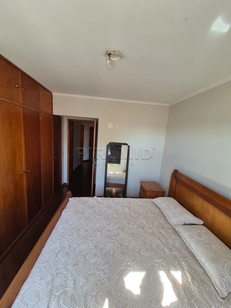 Alugar Apartamento / Padr&atilde;o em Ribeir&atilde;o Preto R$ 900,00 - Foto 3