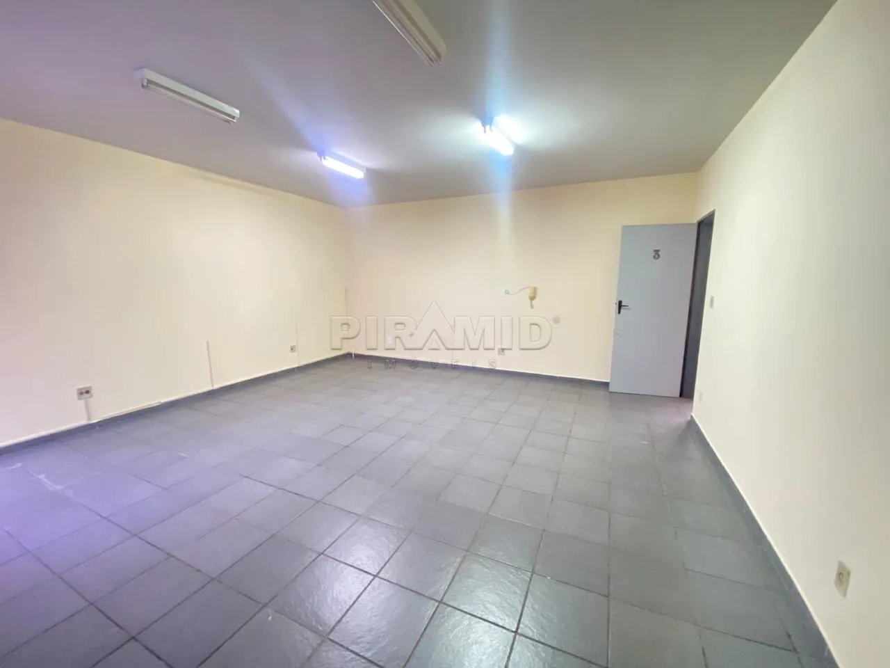 Alugar Comercial / Sala em Ribeir&atilde;o Preto R$ 700,00 - Foto 3