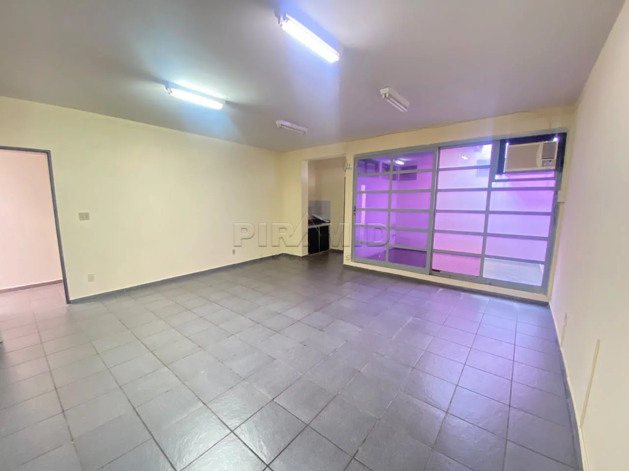 Alugar Comercial / Sala em Ribeir&atilde;o Preto R$ 700,00 - Foto 4