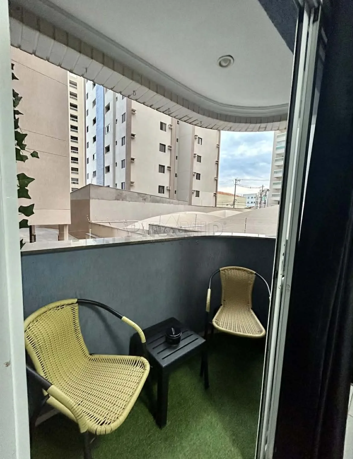 Alugar Apartamento / Padr&atilde;o em Ribeir&atilde;o Preto R$ 1.000,00 - Foto 5
