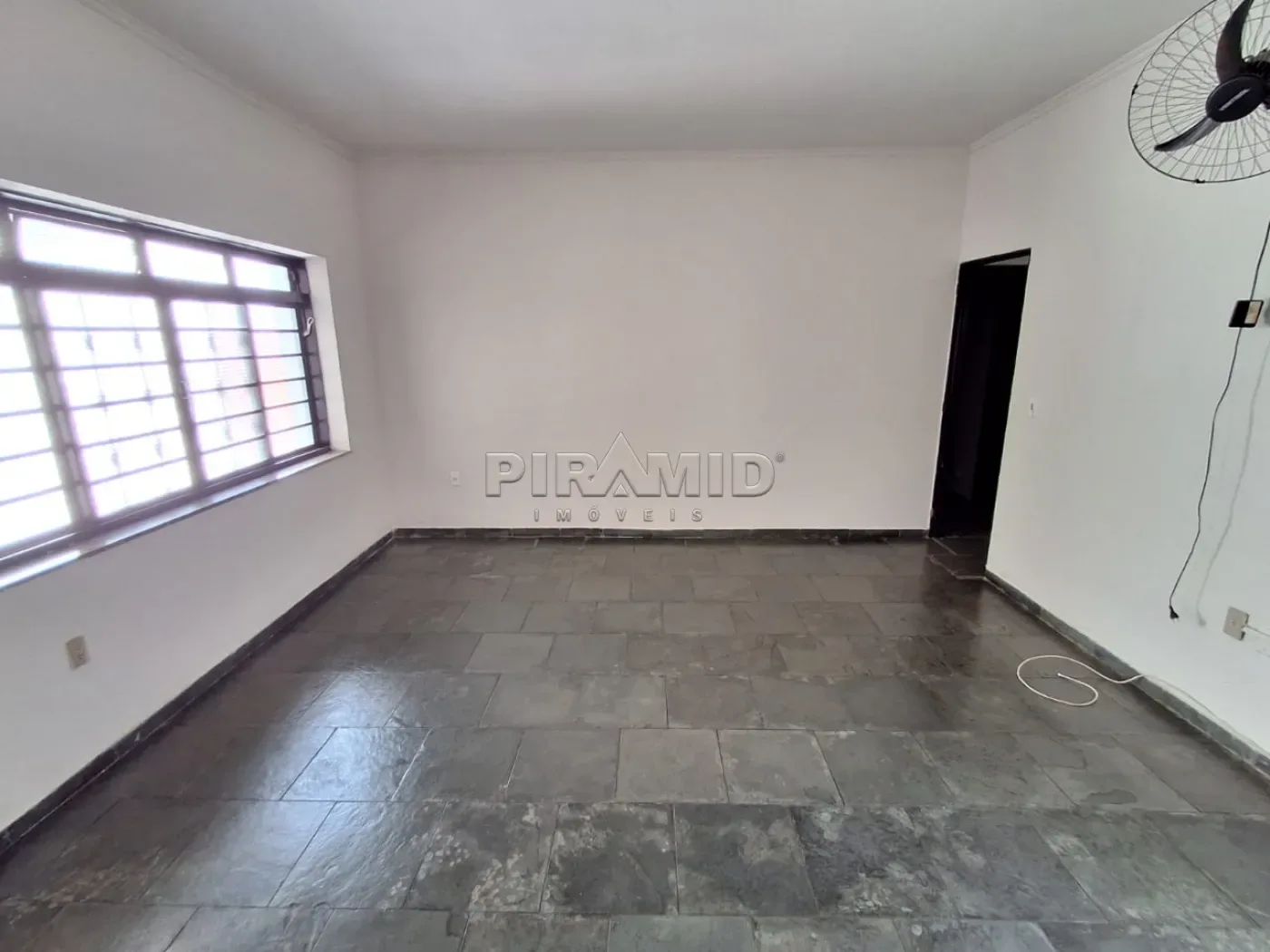 Alugar Casa / Padr&atilde;o em Ribeir&atilde;o Preto R$ 2.000,00 - Foto 3