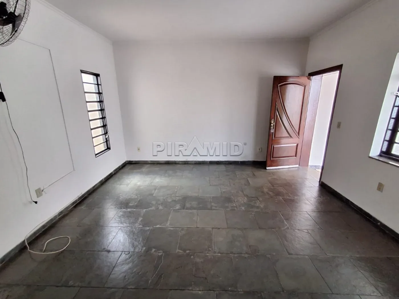 Alugar Casa / Padr&atilde;o em Ribeir&atilde;o Preto R$ 2.000,00 - Foto 4