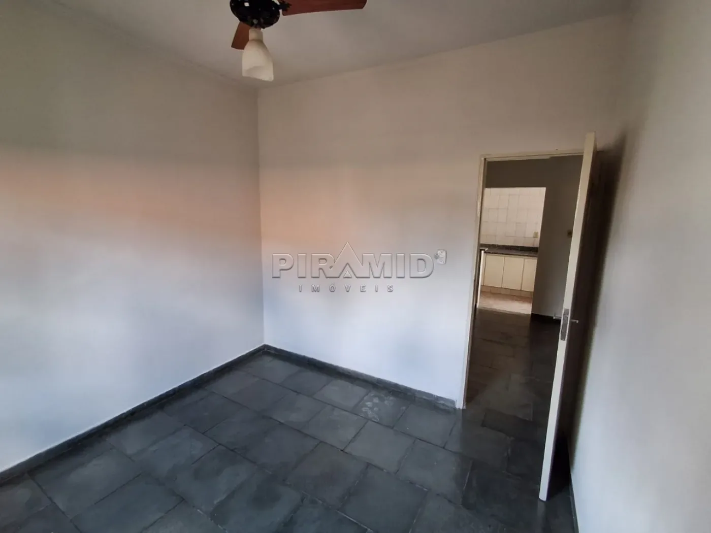 Alugar Casa / Padr&atilde;o em Ribeir&atilde;o Preto R$ 2.000,00 - Foto 16