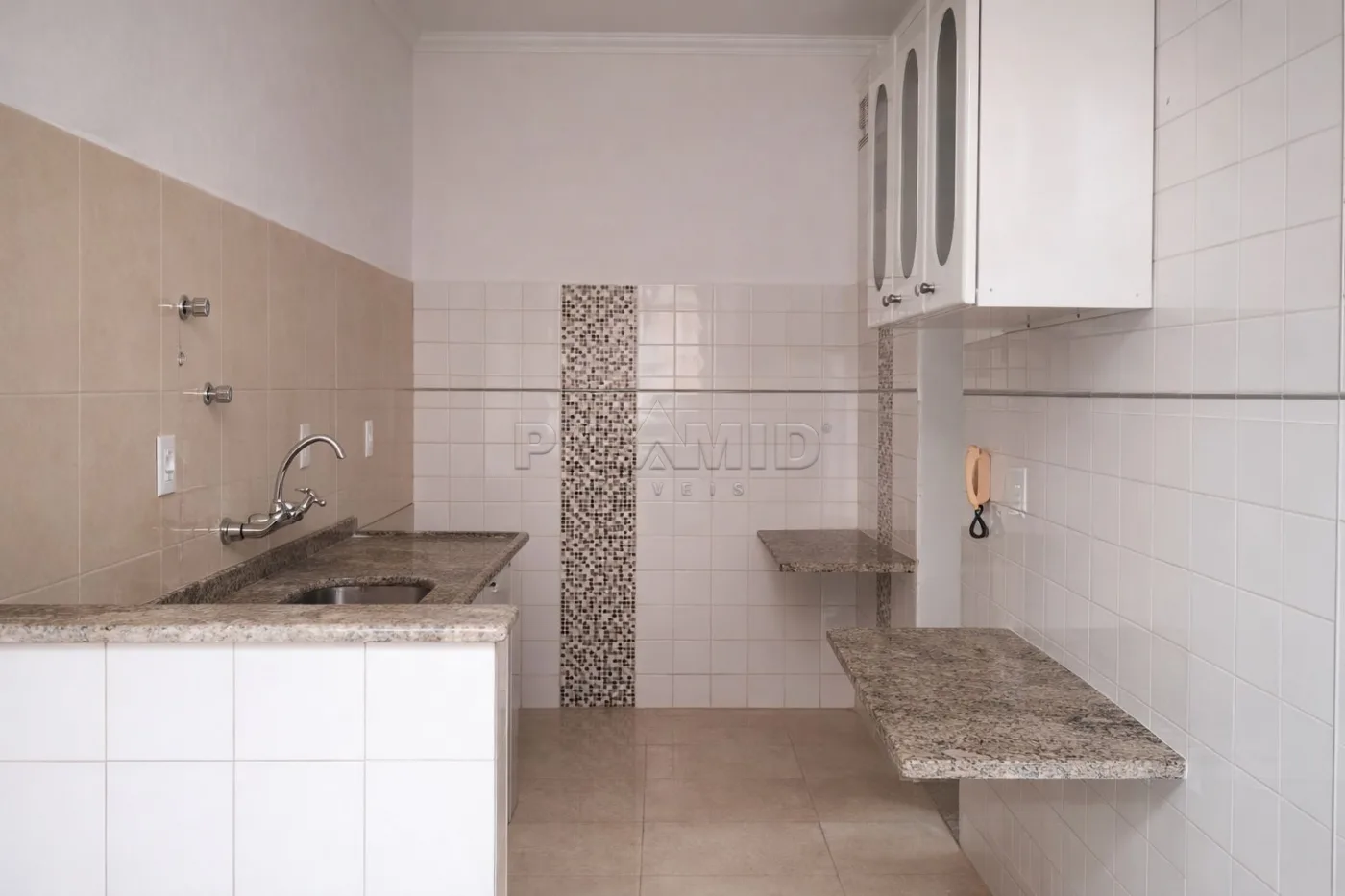 Alugar Casa / Padr&atilde;o em Ribeir&atilde;o Preto R$ 2.500,00 - Foto 3