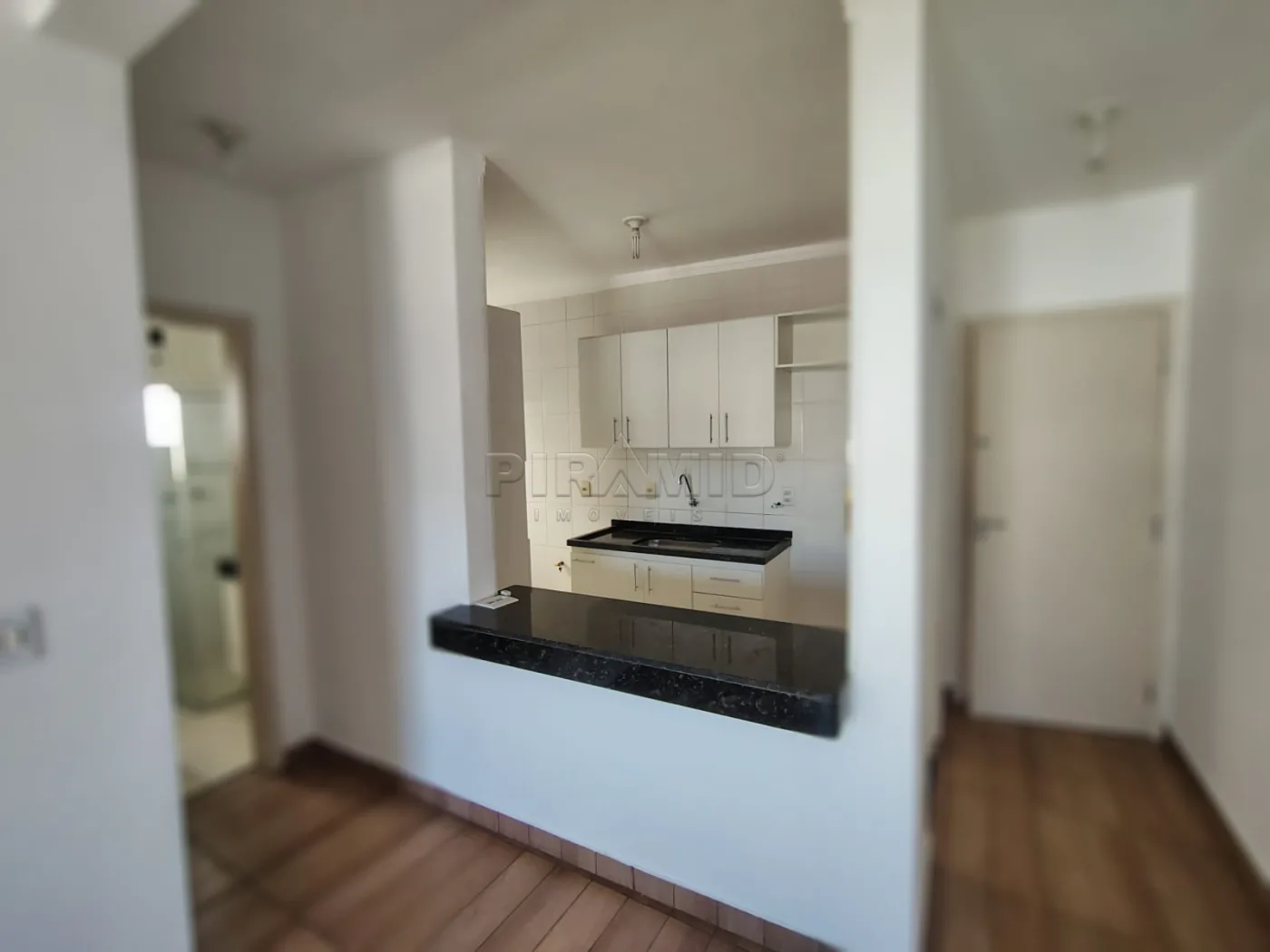 Alugar Apartamento / Padr&atilde;o em Ribeir&atilde;o Preto R$ 1.300,00 - Foto 4